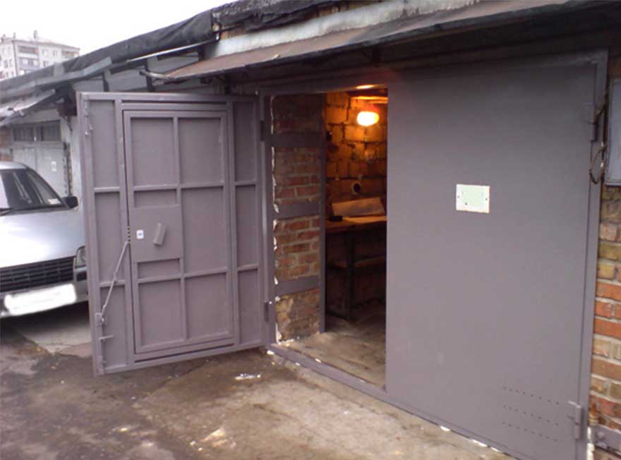 Металлические ворота для гаража